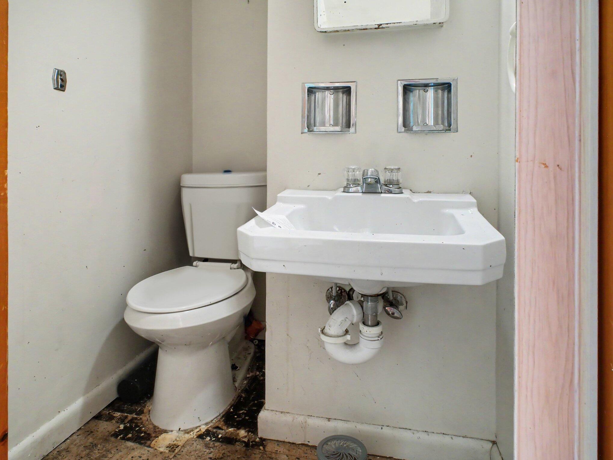 623 Clinton Street Flint, MI 48507 - Photo 16 of 17 015_file_3455