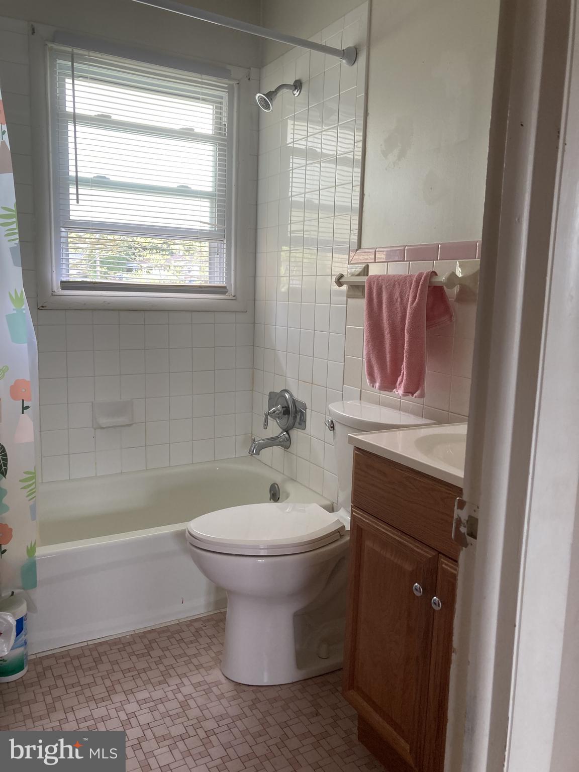 22 Old Manor Road Newark, DE 19711 - Photo 5 of 6 Tile baths upstairs and downstairs