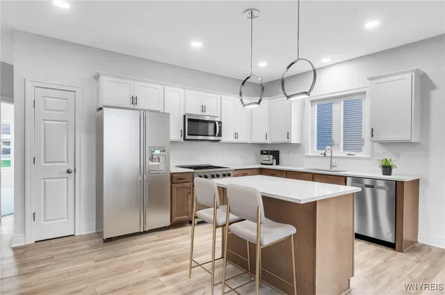 $584,900 | 4 Fieldstream Lane, Lancaster, NY 14086