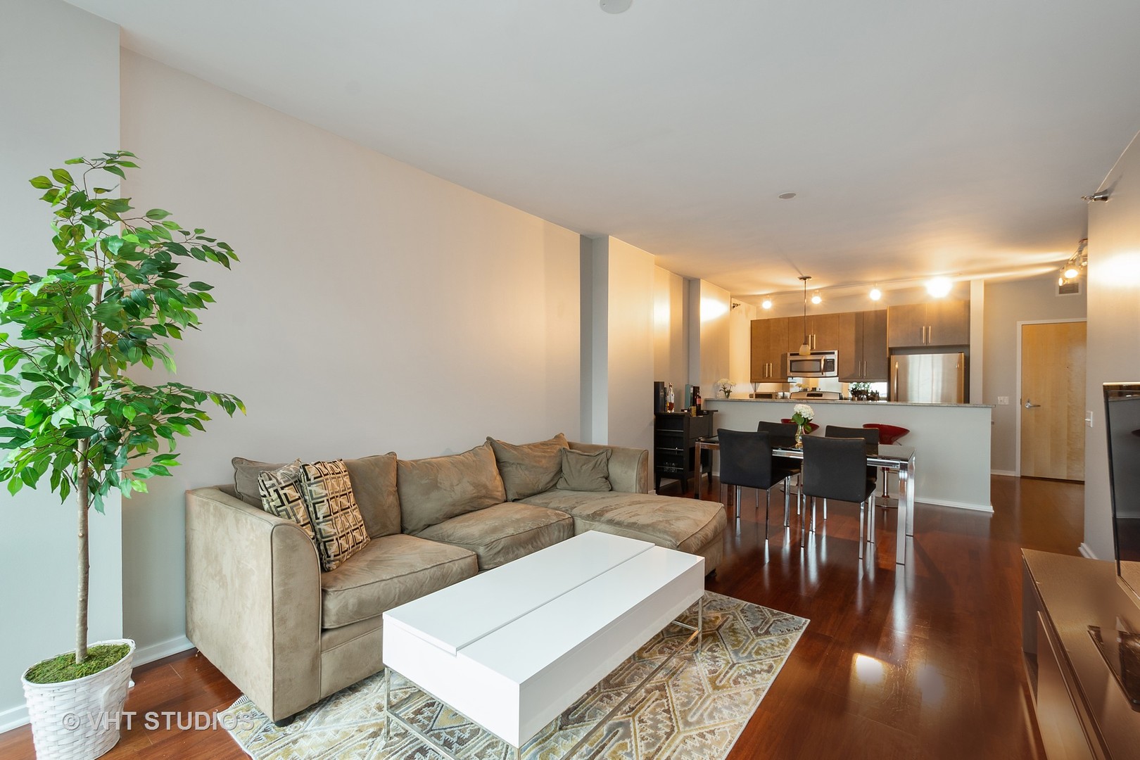 123 South Green Street, Unit 909B Chicago, IL 60607 - Photo 2 of 11 a living room with furniture and a potted plant