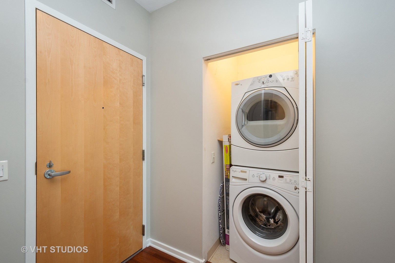 123 South Green Street, Unit 909B Chicago, IL 60607 - Photo 9 of 11 a utility room with dryer and washer