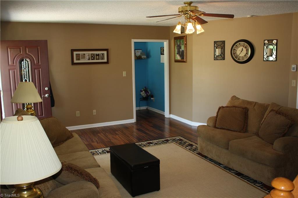 924 Skeet Club Road High Point, NC 27265 - Photo 3 of 15 Living Room