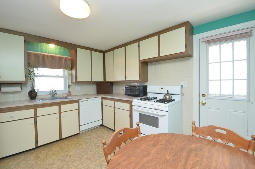 34 Partridge Street Watertown, MA 02472 - Photo 11 of 27