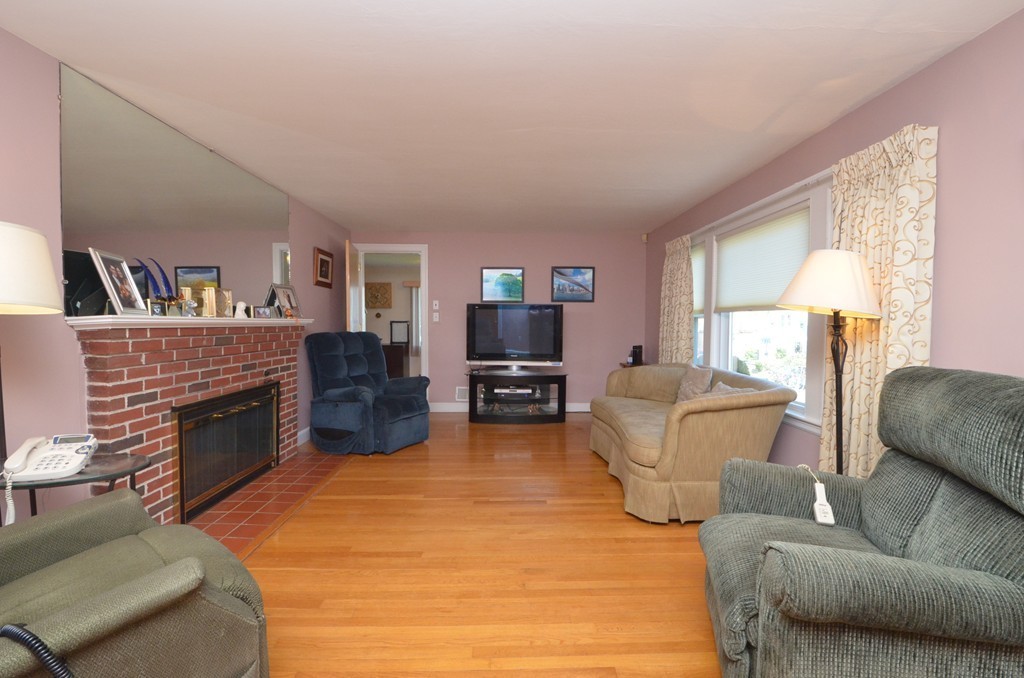 34 Partridge Street Watertown, MA 02472 - Photo 4 of 27