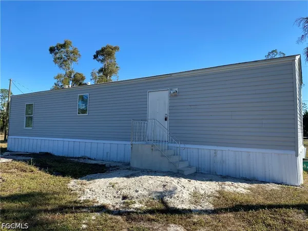 $895 | 8086 Heck Drive, Unit 17, North Fort Myers, FL 33917