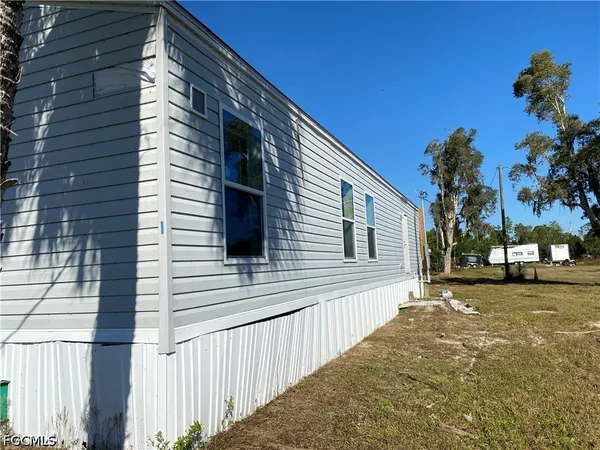$895 | 8086 Heck Drive, Unit 17, North Fort Myers, FL 33917