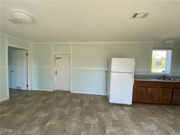 $895 | 8086 Heck Drive, Unit 17, North Fort Myers, FL 33917