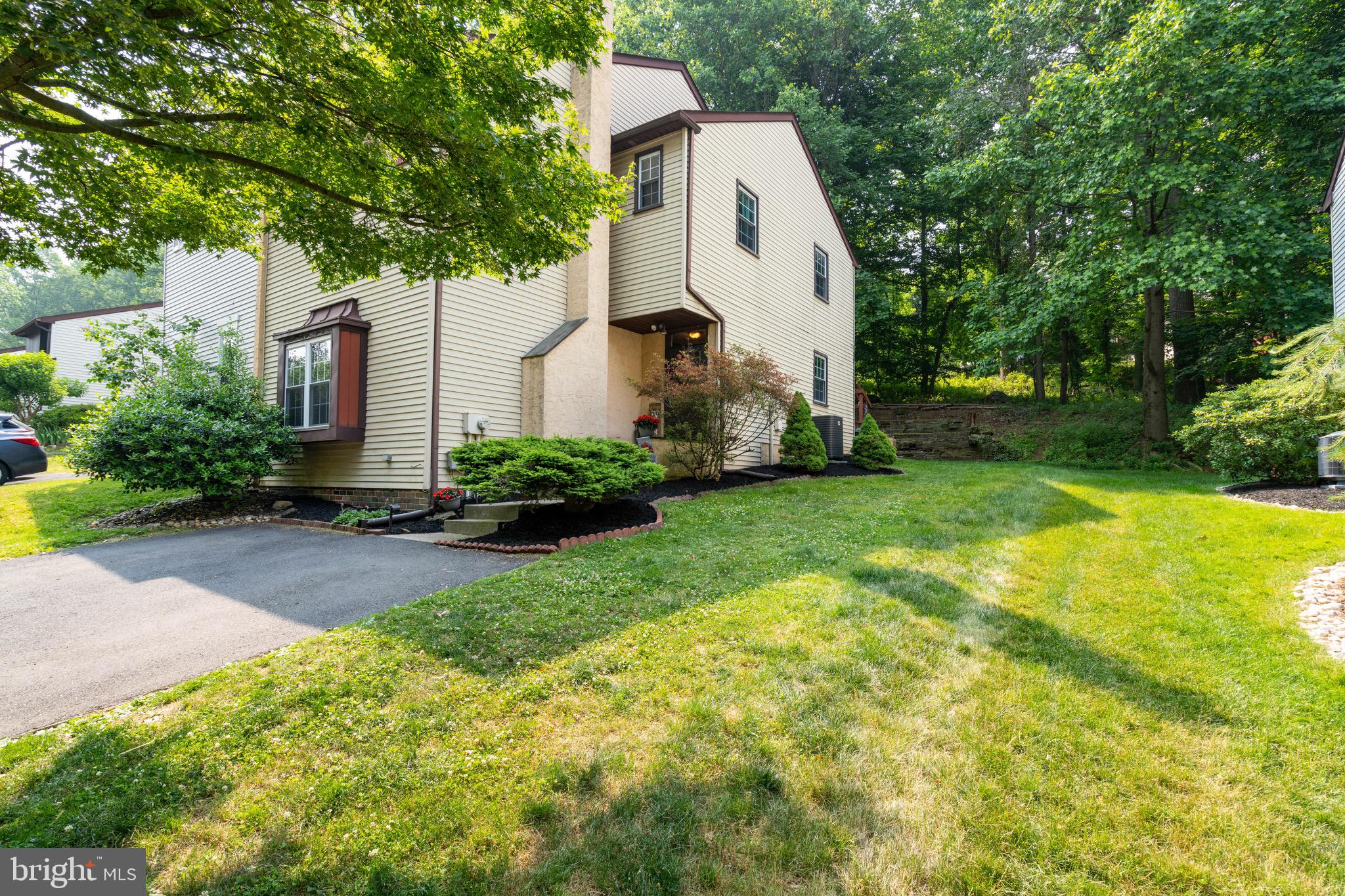 608 Valley Stream Circle Feasterville-Trevose, PA 19053 - Photo 4 of 53