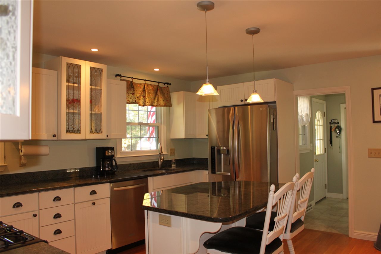 17 Jefferson Road Bedford, NH 03110 - Photo 5 of 40