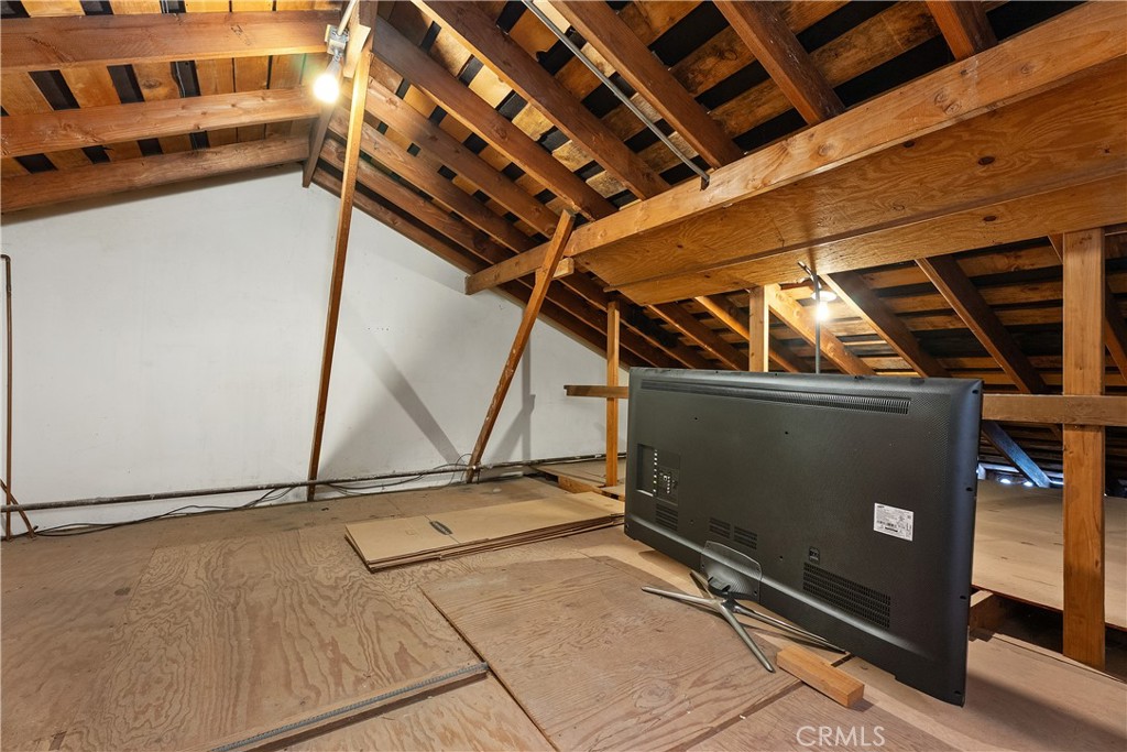 5112 Kingscross Road Westminster, CA 92683 - Photo 23 of 49 And more storage above the garage