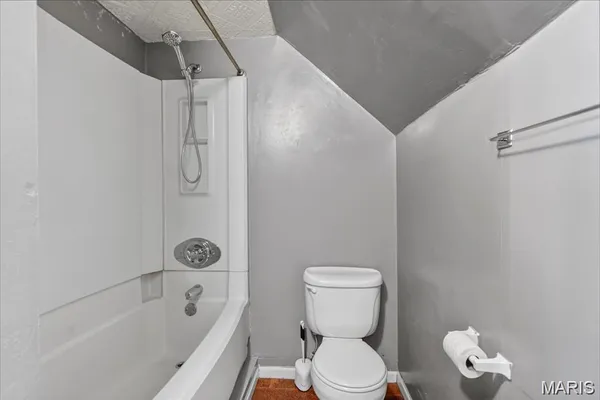 $900 | 221 Lebanon Avenue, Unit A, Belleville, IL 62220