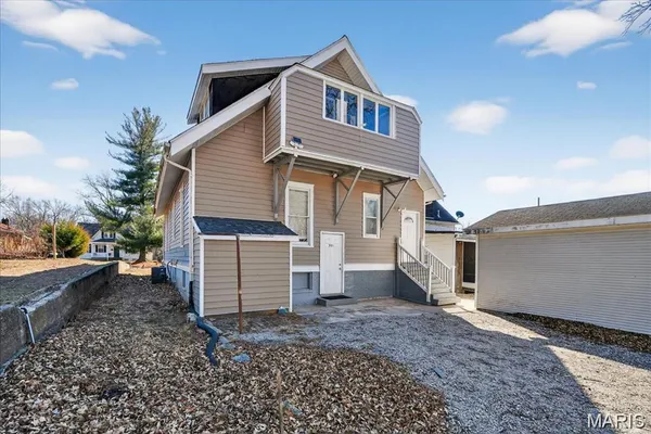 $900 | 221 Lebanon Avenue, Unit A, Belleville, IL 62220