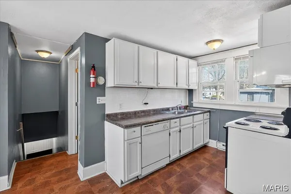 $900 | 221 Lebanon Avenue, Unit A, Belleville, IL 62220