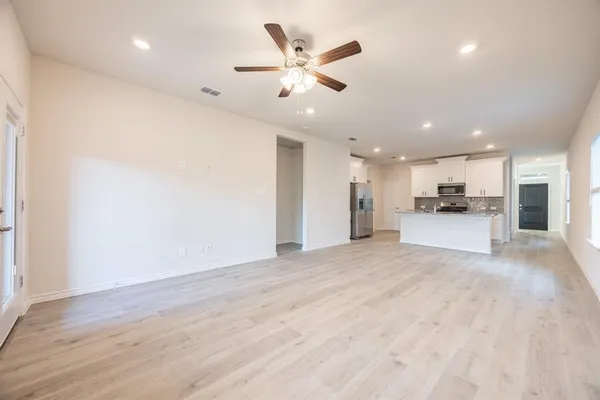 $2,400 | 940 Apeldoorn Trail, Little Elm, TX 75068