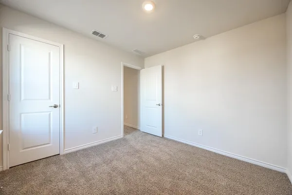 $2,400 | 940 Apeldoorn Trail, Little Elm, TX 75068
