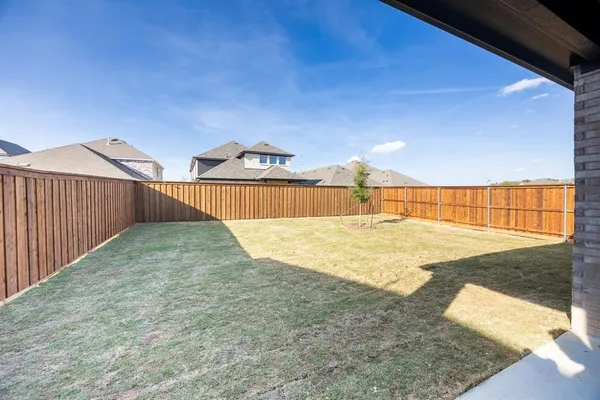 $2,400 | 940 Apeldoorn Trail, Little Elm, TX 75068