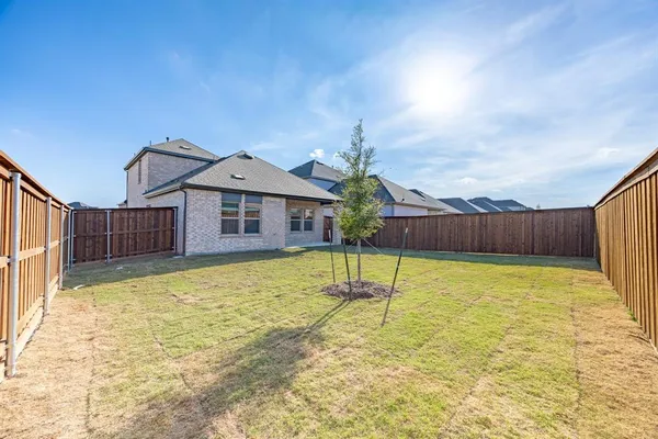 $2,400 | 940 Apeldoorn Trail, Little Elm, TX 75068