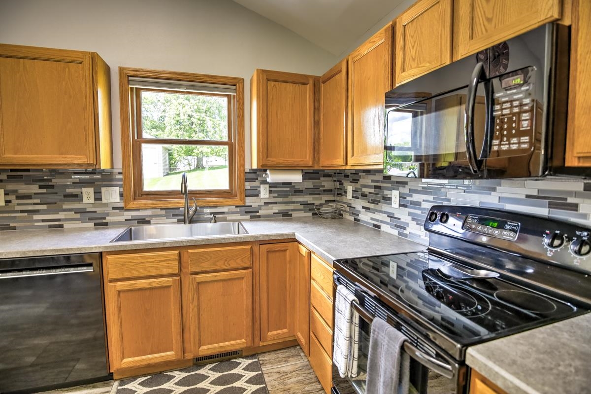 103 Victoria Barneveld, WI 53507 - Photo 11 of 40