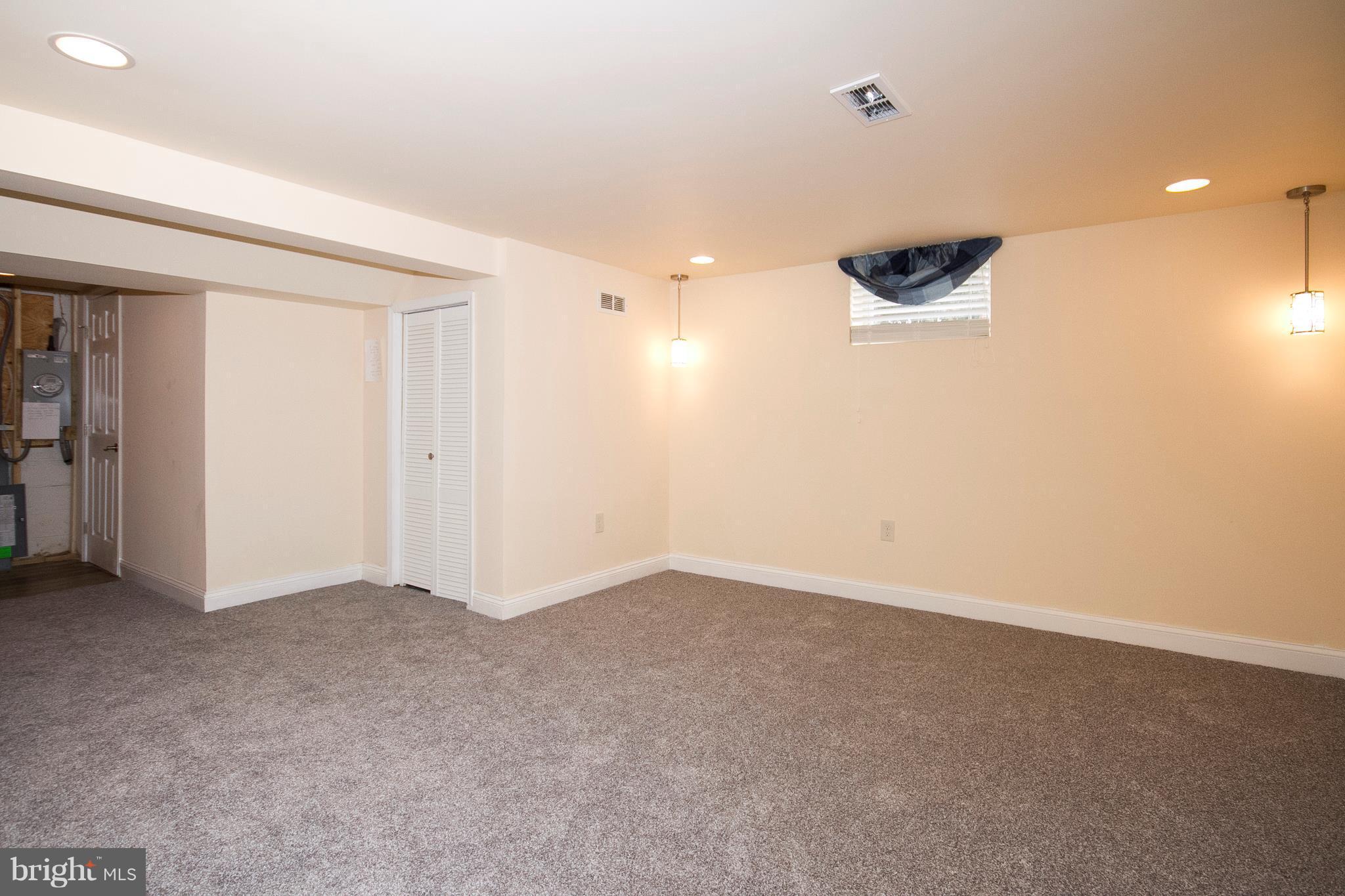 259 Southeastern Court Baltimore, MD 21221 - Photo 8 of 17 Family Room