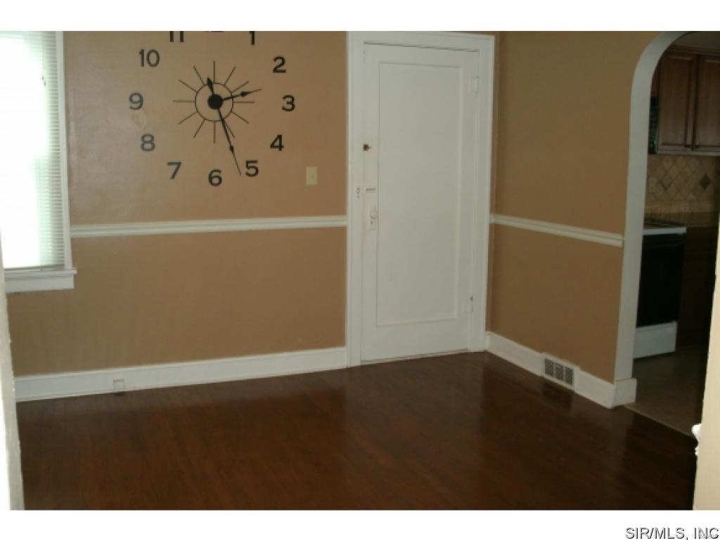 1115 Douglas Street Alton, IL 62002 - Photo 2 of 32