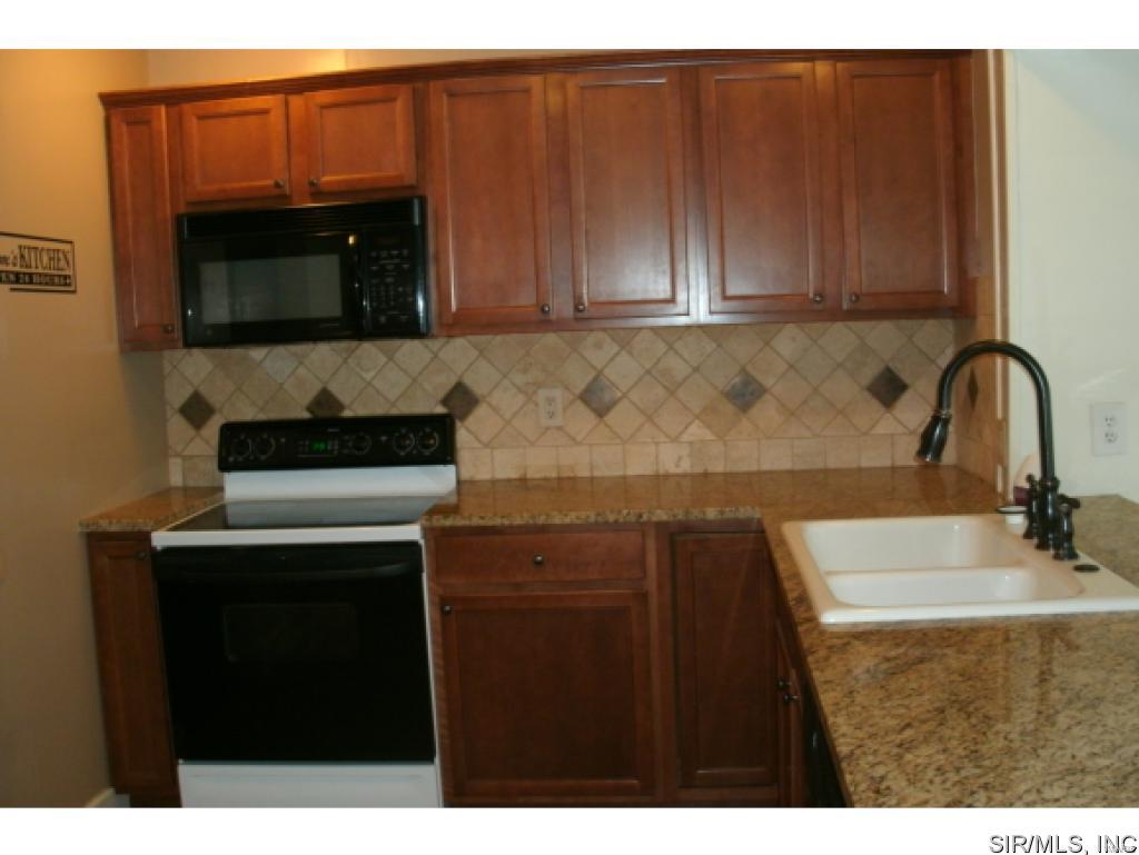 1115 Douglas Street Alton, IL 62002 - Photo 3 of 32