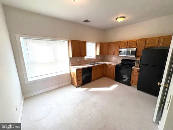 $1,695 | 138 Front Street, Akron, PA 17501