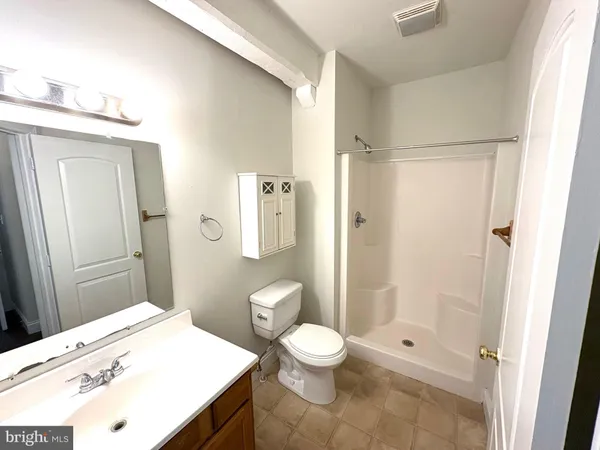 $1,695 | 138 Front Street, Akron, PA 17501
