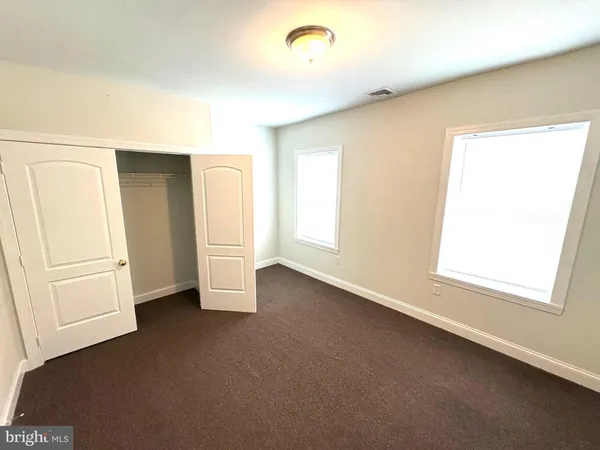 $1,695 | 138 Front Street, Akron, PA 17501