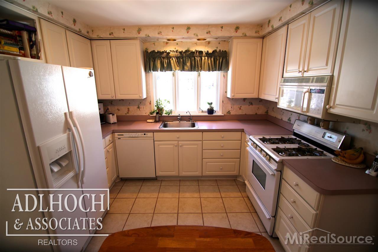 1437 Yorkshire Road Grosse Pointe Park, MI 48230 - Photo 9 of 17