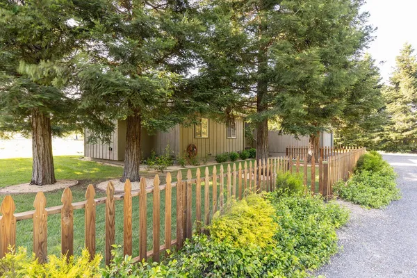 $1,895,000 | 14631 Kinley Drive, Healdsburg, CA 95448