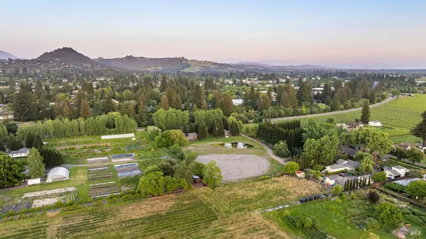 $1,895,000 | 14631 Kinley Drive, Healdsburg, CA 95448