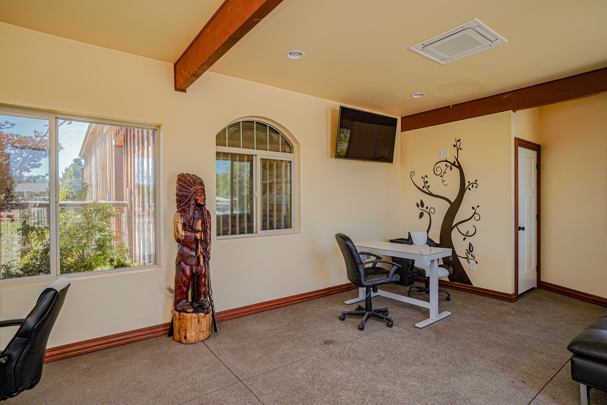 998 West Justice Road Central Point, OR 97502 - Photo 58 of 61 Office attached to shop/barn