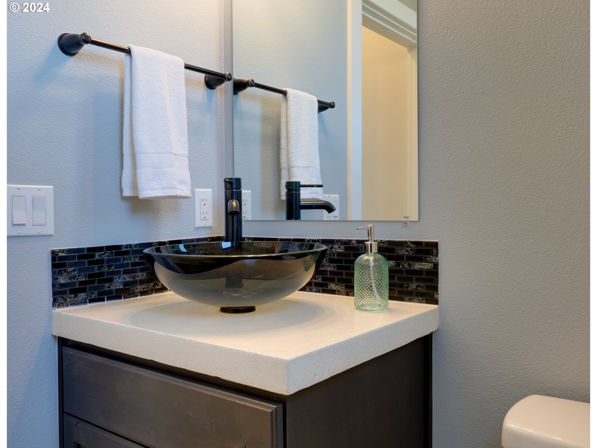 1113 Chinookan Drive Cascade Locks, OR 97014 - Photo 13 of 36