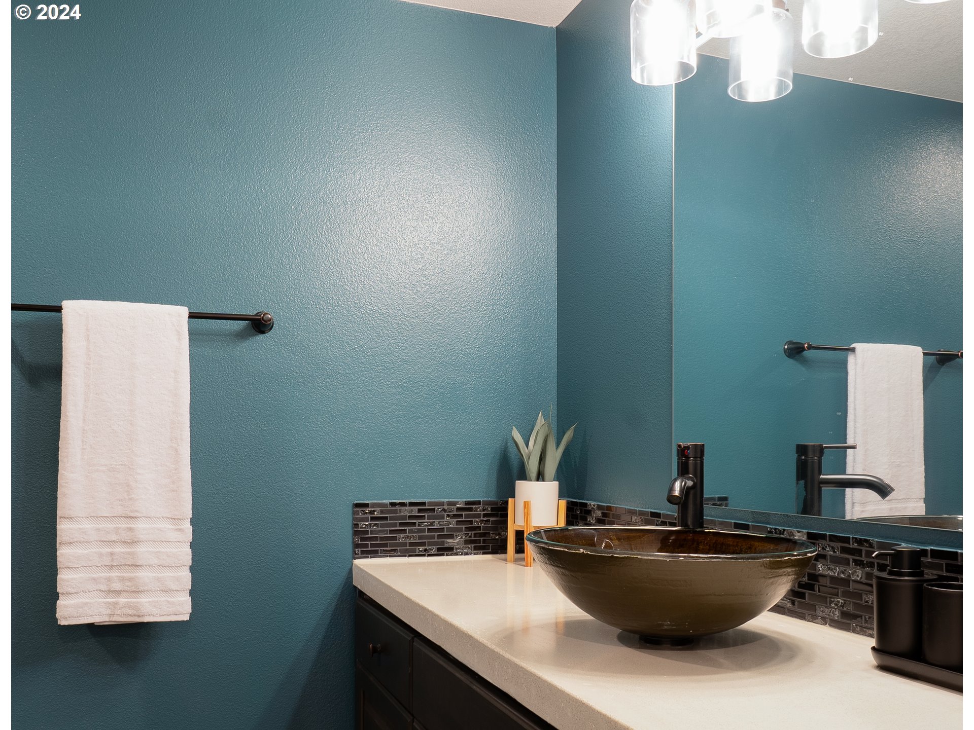 1113 Chinookan Drive Cascade Locks, OR 97014 - Photo 27 of 36