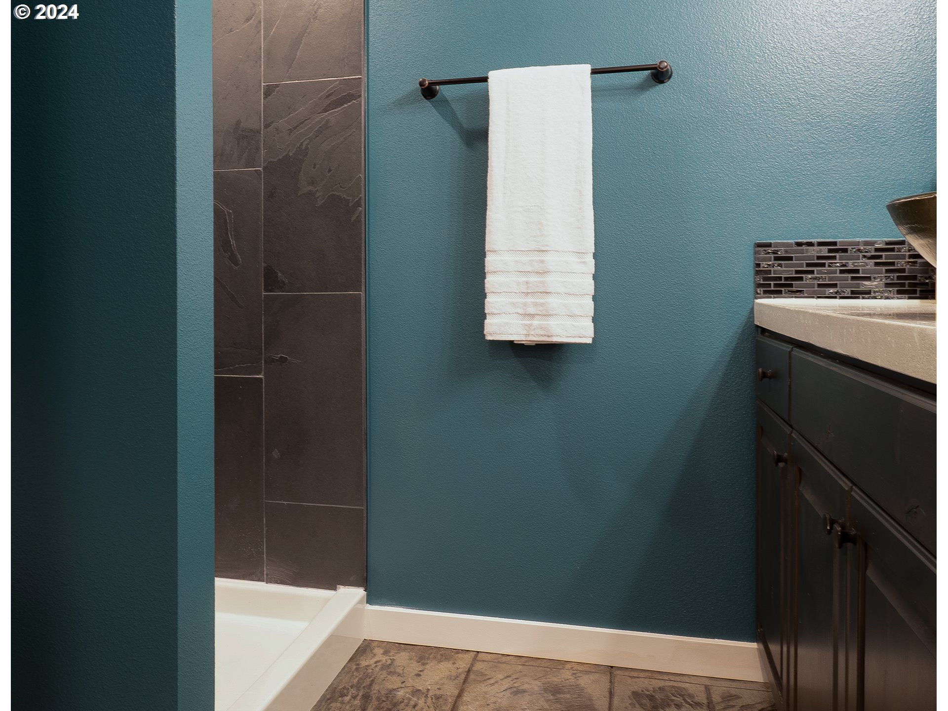 1113 Chinookan Drive Cascade Locks, OR 97014 - Photo 28 of 36