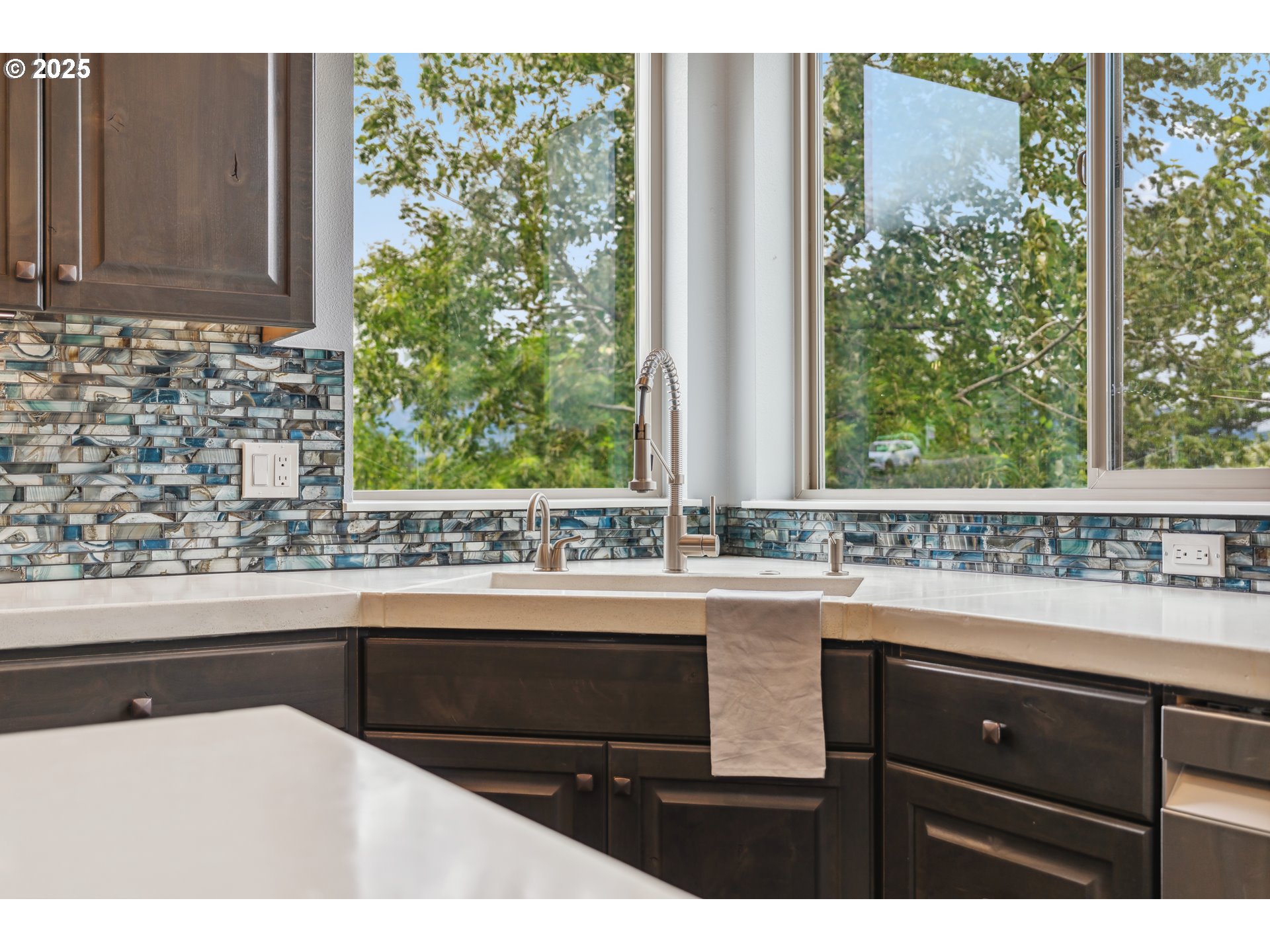 1113 Chinookan Drive Cascade Locks, OR 97014 - Photo 32 of 36