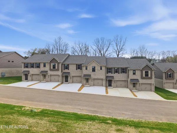 $299,900 | 8968 Keenberg Lane, Knoxville, TN 37931