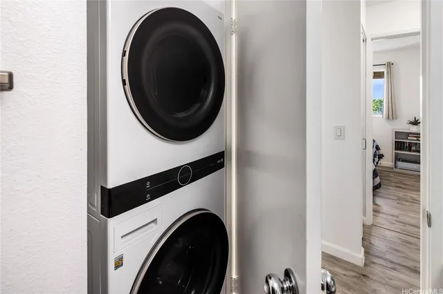 a view of entryway with washer and dryer