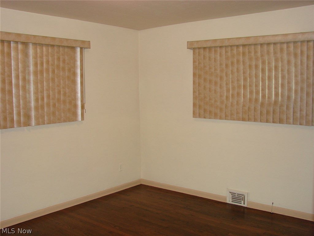 1147 Monarch Road Cleveland, OH 44121 - Photo 7 of 14