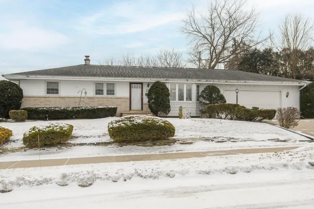 $315,000 | W145N8432 Lucerne Drive, Menomonee Falls, WI 53051