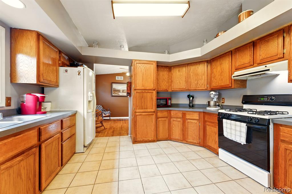 5915 Neuman Road St. Clair, MI 48079 - Photo 9 of 24