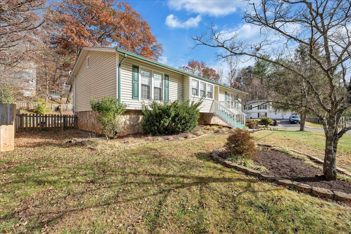 5960 Merriman Road Roanoke, VA 24018 - Photo 3 of 33 34-MIB00950