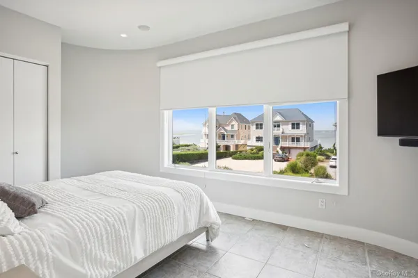 $200,000 | 681 Dune Road, West Hampton Dunes, NY 11978