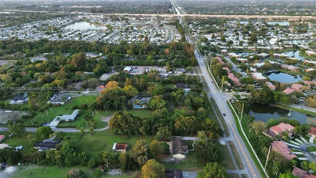 an aerial view of a house with outdoor space and lake view