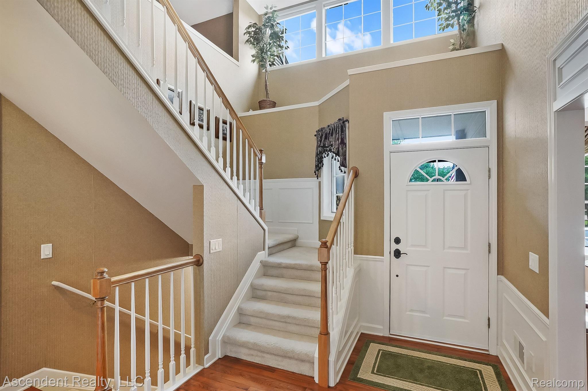 3704 Tremonte Circle, Unit 88 Rochester, MI 48306 - Photo 21 of 41 Stairway to upper and lower levels