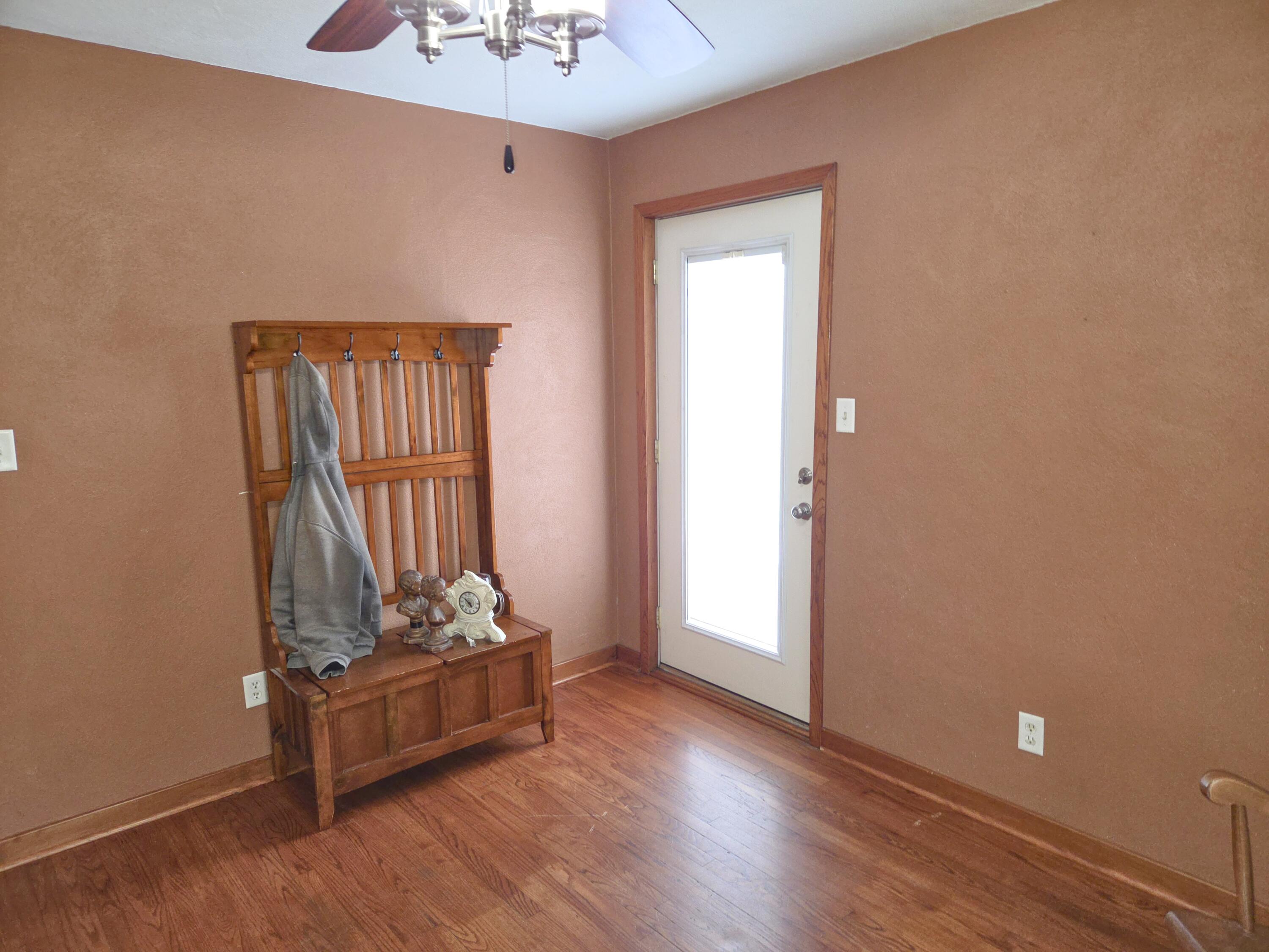 707 North Broad Street Griffith, IN 46319 - Photo 4 of 21 3000x2250