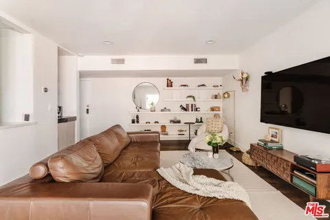 $850,000 | 1010 Palm Avenue, Unit 106, West Hollywood, CA 90069