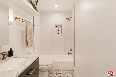 $850,000 | 1010 Palm Avenue, Unit 106, West Hollywood, CA 90069