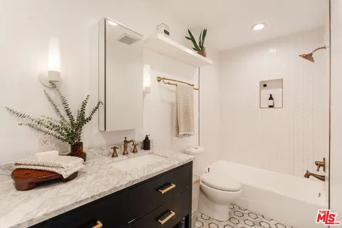 $850,000 | 1010 Palm Avenue, Unit 106, West Hollywood, CA 90069