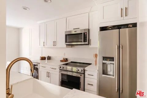$850,000 | 1010 Palm Avenue, Unit 106, West Hollywood, CA 90069